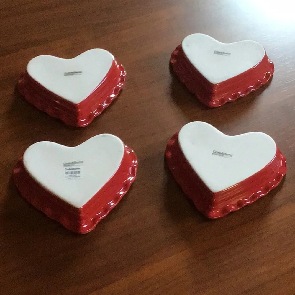 Set of 4 Crate & Barrel red-and-white ruffled heart dishes, ceramic - new